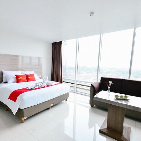 Win Grand Hotel Bekasi Exterior photo